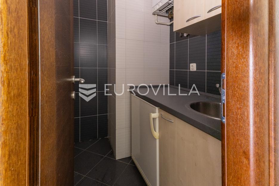 Commerciale In vendita -  Slavonski Brod
