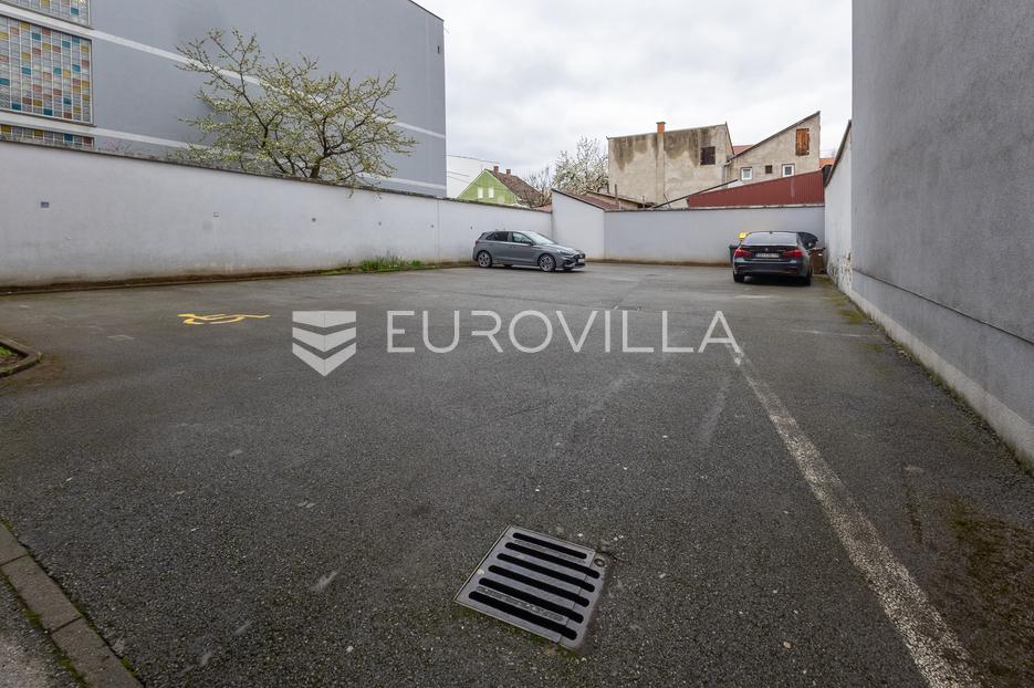 Commerciale In vendita -  Slavonski Brod