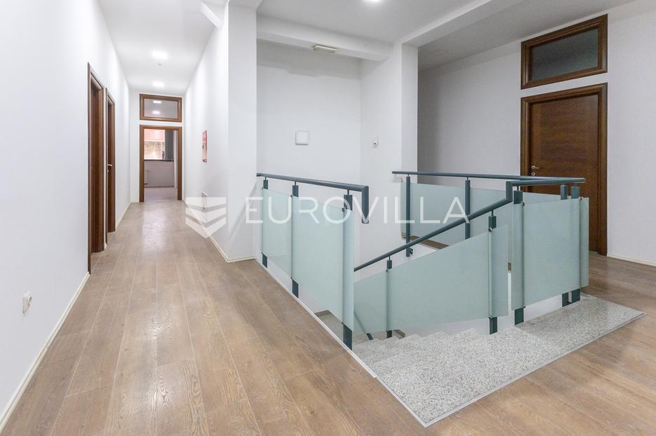Commerciale In vendita -  Slavonski Brod