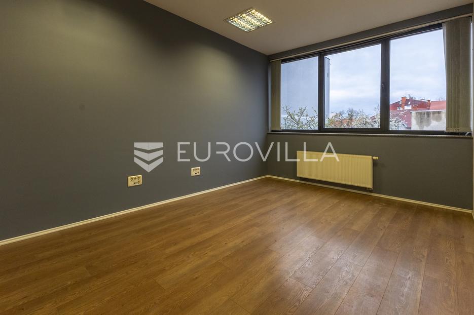 Commerciale In vendita -  Slavonski Brod