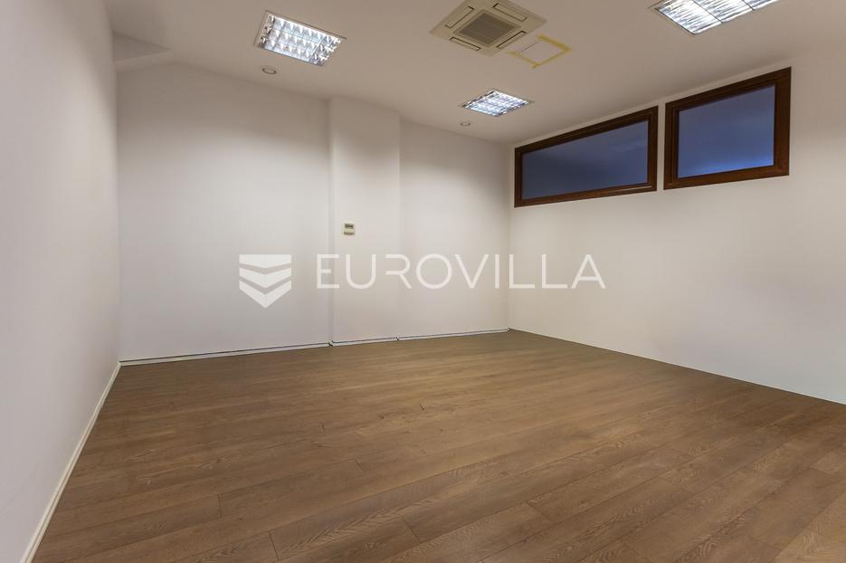 Commerciale In vendita -  Slavonski Brod