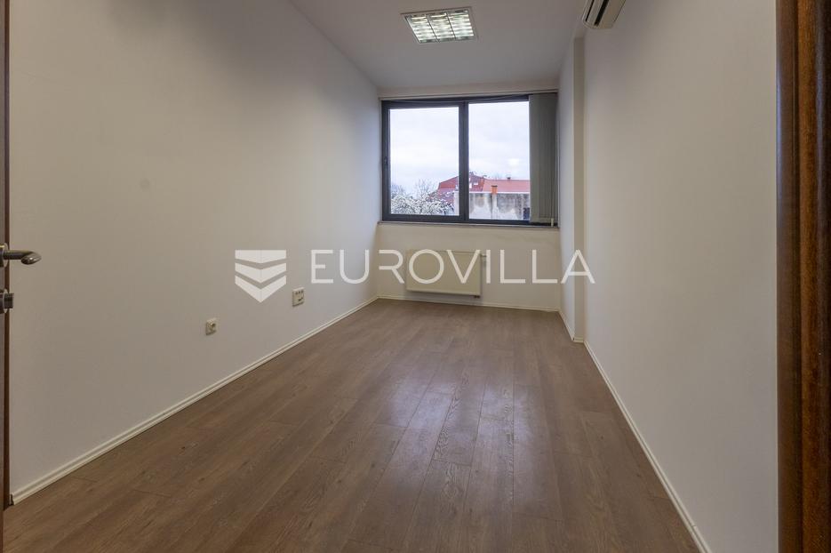 Commerciale In vendita -  Slavonski Brod