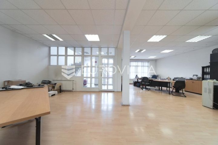 Business premises for sale 359 m² – Retfala