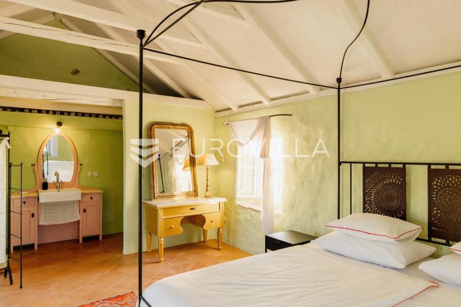 Casa In vendita -  Jelsa