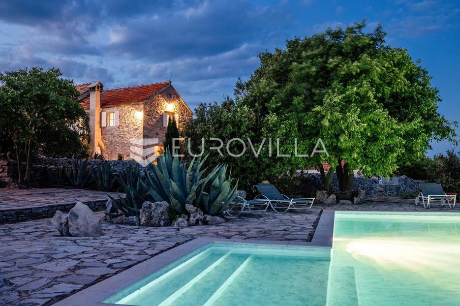 Casa In vendita -  Jelsa