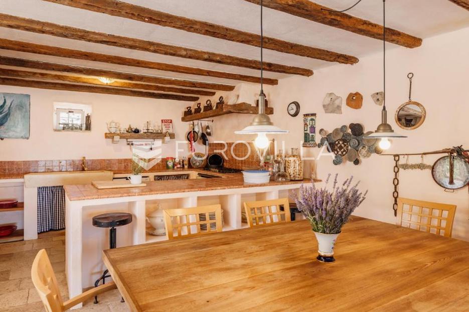 Casa In vendita -  Jelsa