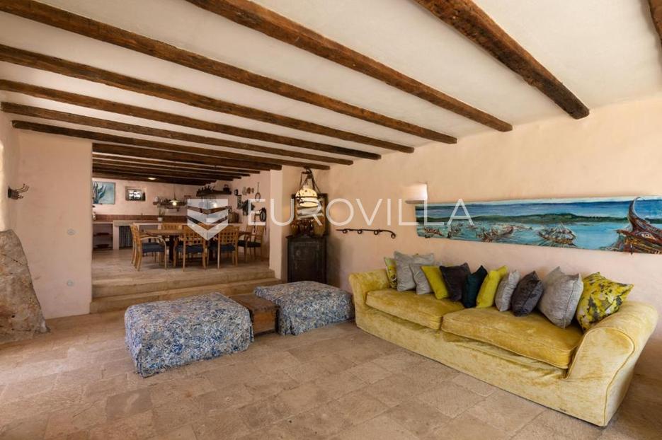 Casa In vendita -  Jelsa