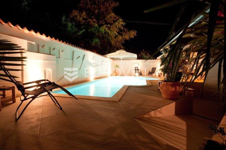 Hotel For sale Novigrad