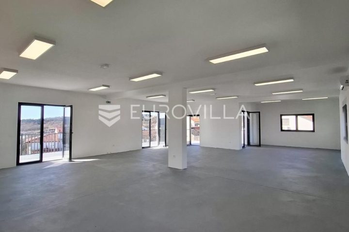 Poslovni prostor na prodaju 200 m² – Mavrinci