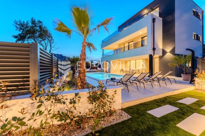 House for sale 412 m² – Privlaka