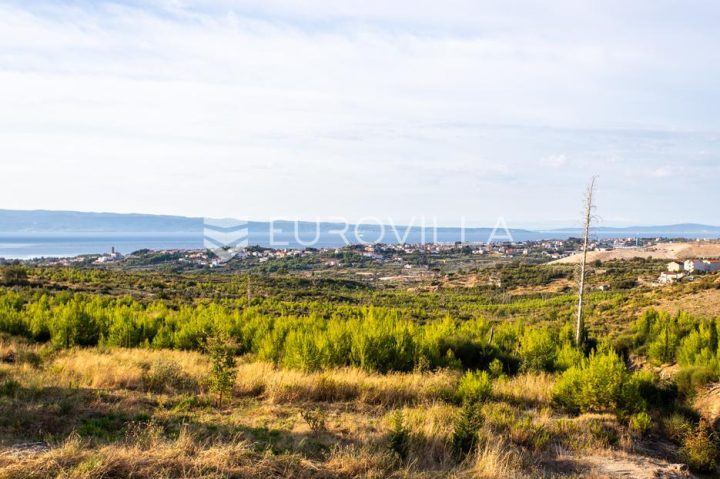 Land for sale 2067 m² – Mravince