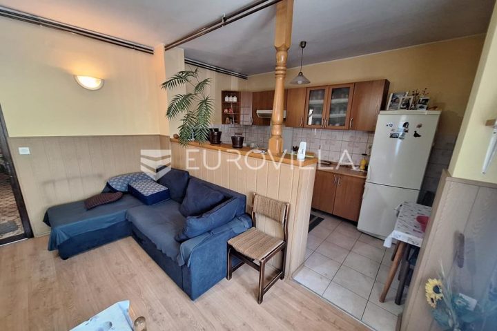 Dům na prodej 270 m² – Gornje Stative