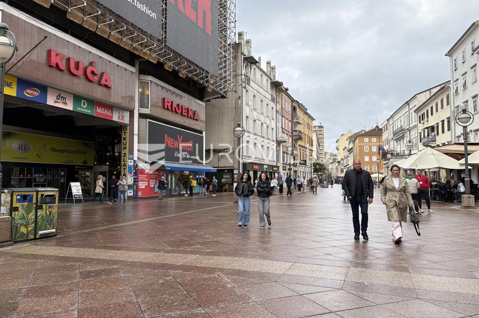 Poslovni prostor Na prodaju Centar
