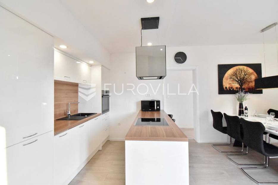 Casa In vendita -  Makarska