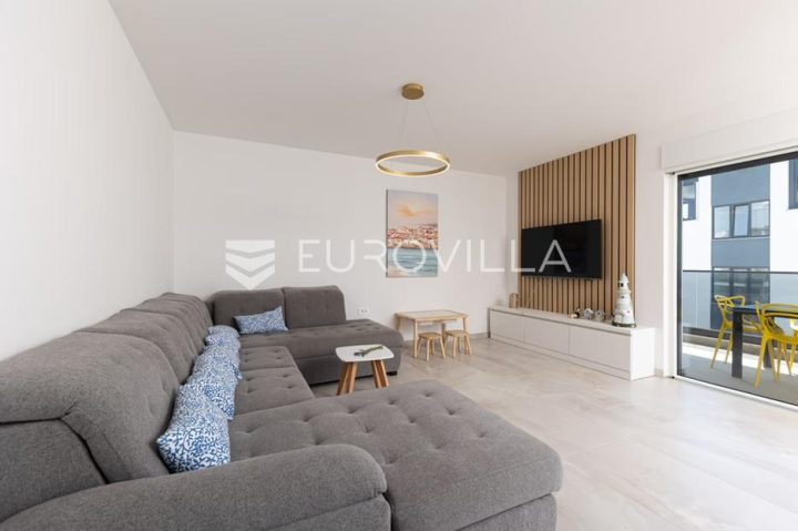 Apartmán na predaj 83 m² – Okrug Gornji