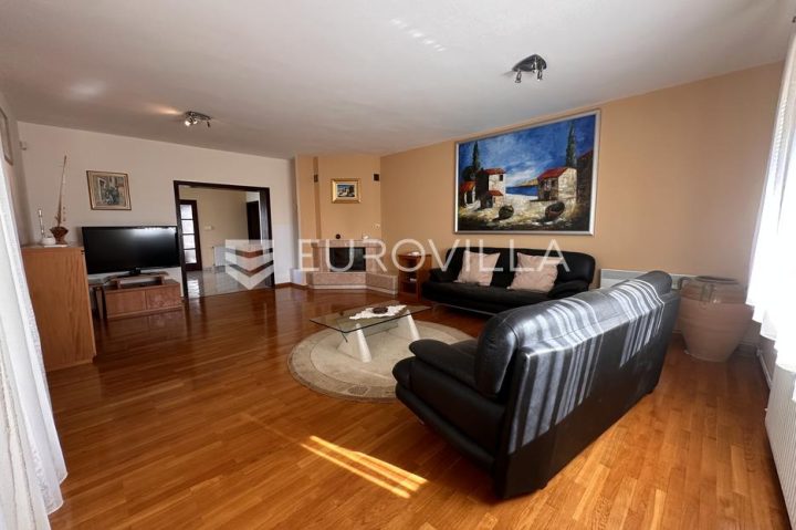 Haus zu verkaufen 483 m² – Premantura