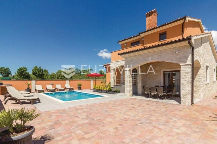 Kuća na prodaju 320 m² – Jadreški