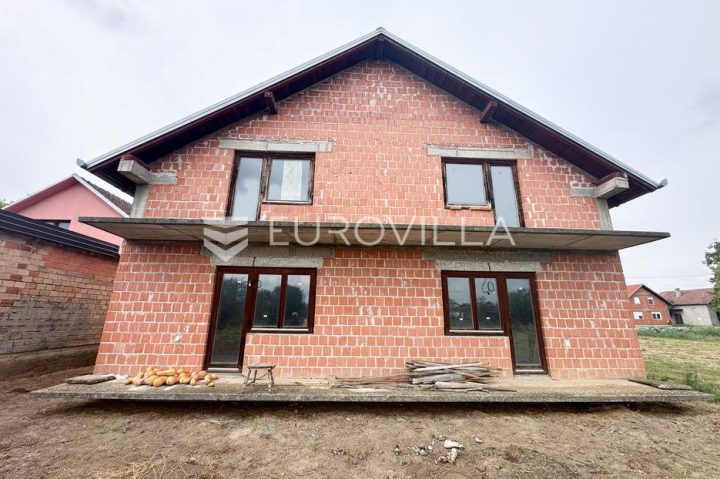 Hiša na predaj 207 m² – Tovarnik