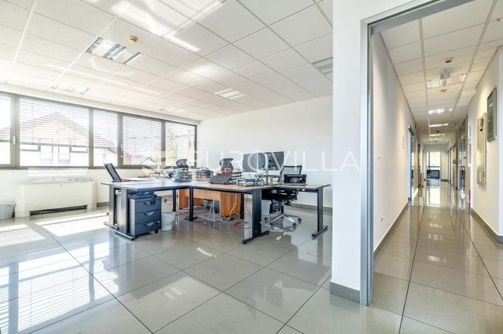 Locaux commerciaux à louer 325 m² – Dugave