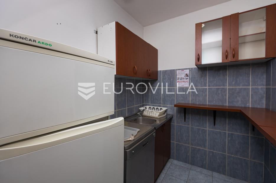 Lokal użytkowy Na sprzedaż -  Rijeka