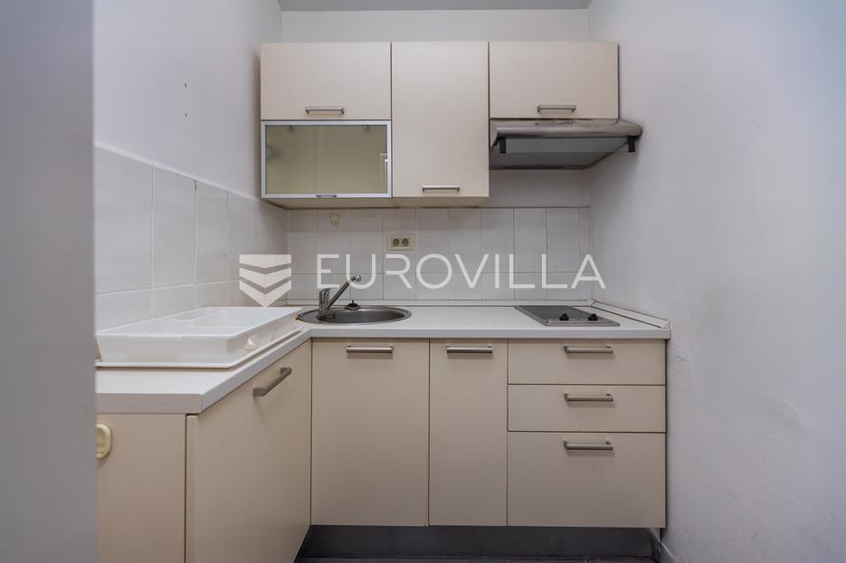 Lokal użytkowy Na sprzedaż -  Rijeka