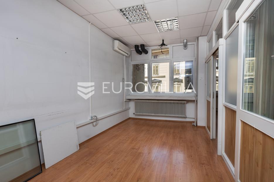 Lokal użytkowy Na sprzedaż -  Rijeka