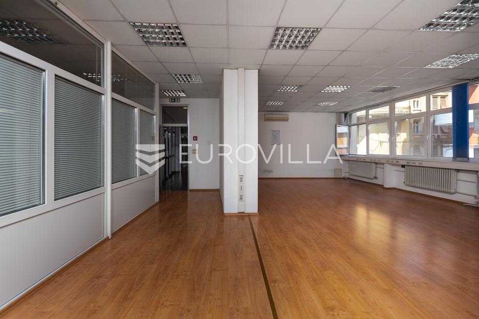 Lokal użytkowy Na sprzedaż -  Rijeka