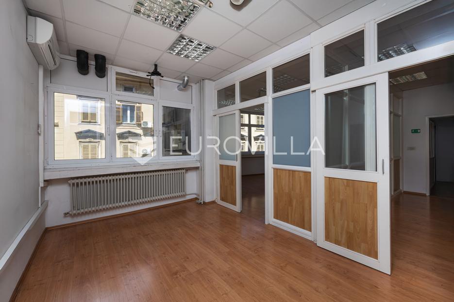 Lokal użytkowy Na sprzedaż -  Rijeka