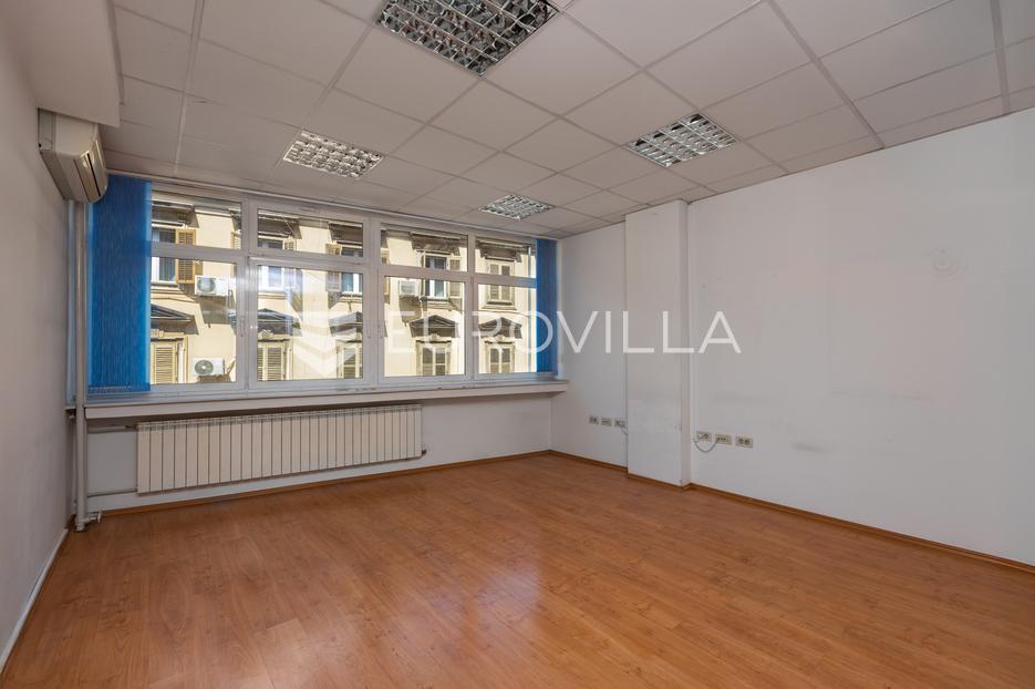 Lokal użytkowy Na sprzedaż -  Rijeka