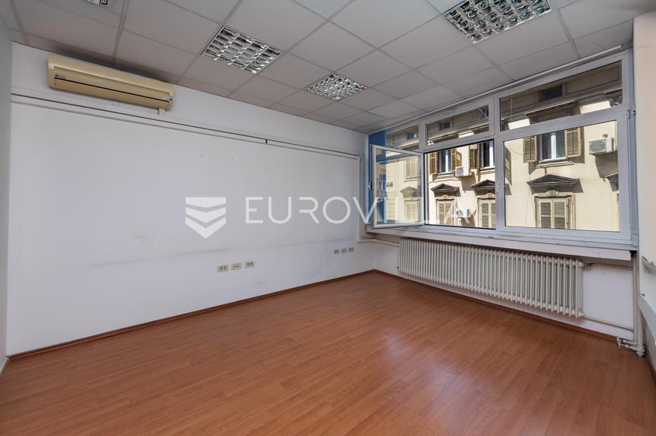 Lokal użytkowy Na sprzedaż -  Rijeka