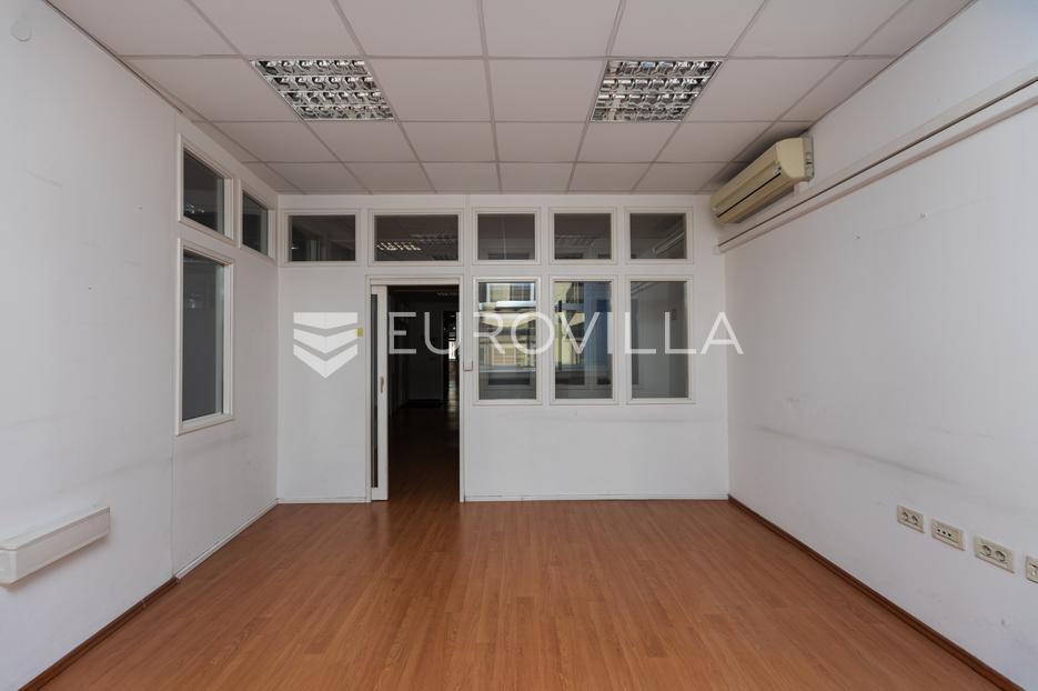 Lokal użytkowy Na sprzedaż -  Rijeka