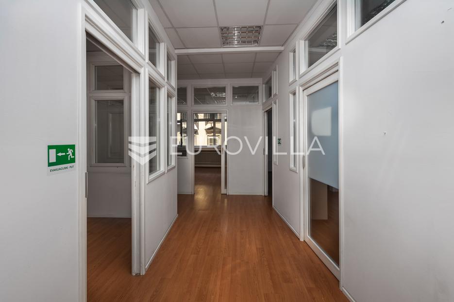 Lokal użytkowy Na sprzedaż -  Rijeka