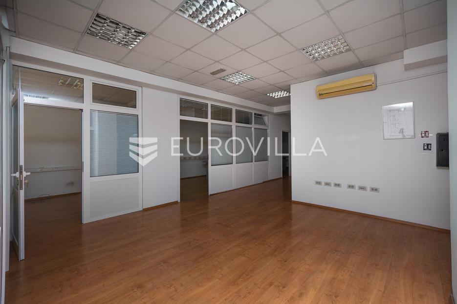 Lokal użytkowy Na sprzedaż -  Rijeka