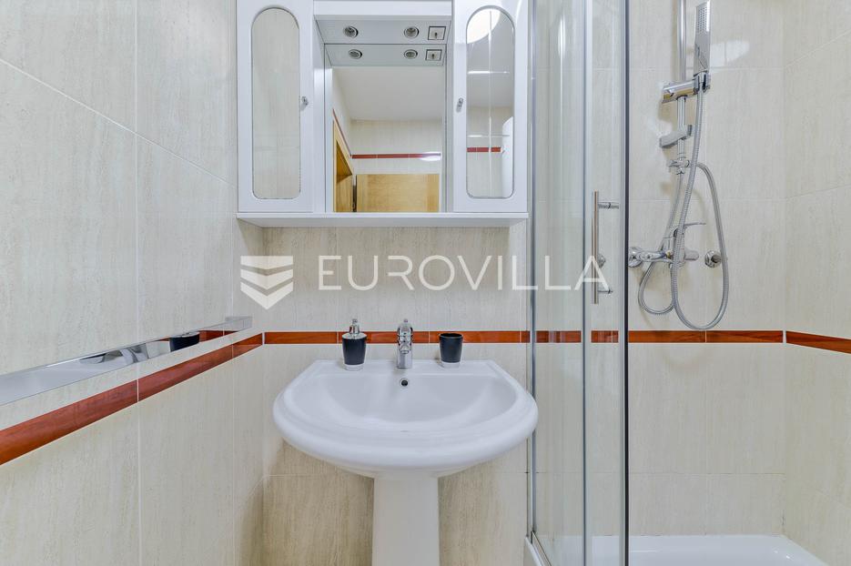 Appartamento In vendita -  Crikvenica