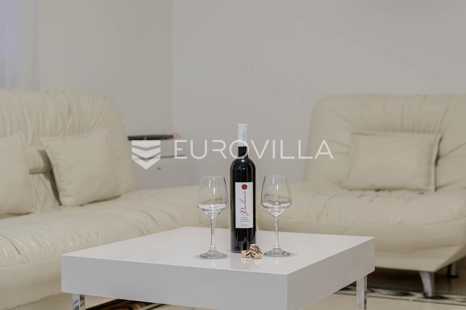 Appartamento In vendita -  Crikvenica