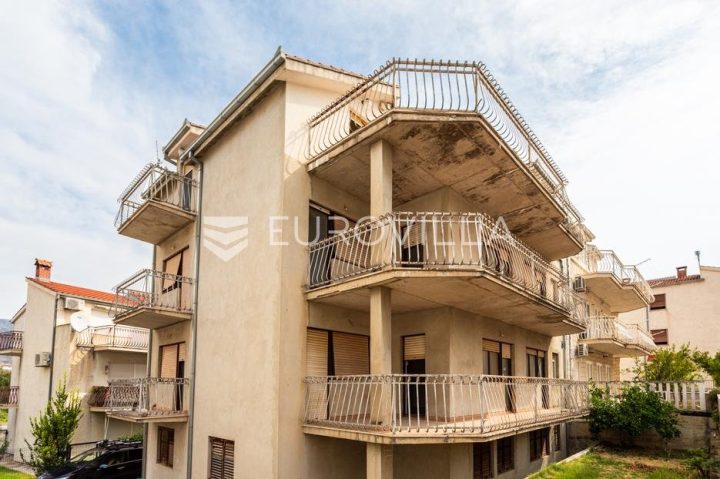 Maison à vendre 561 m² – Stobreč