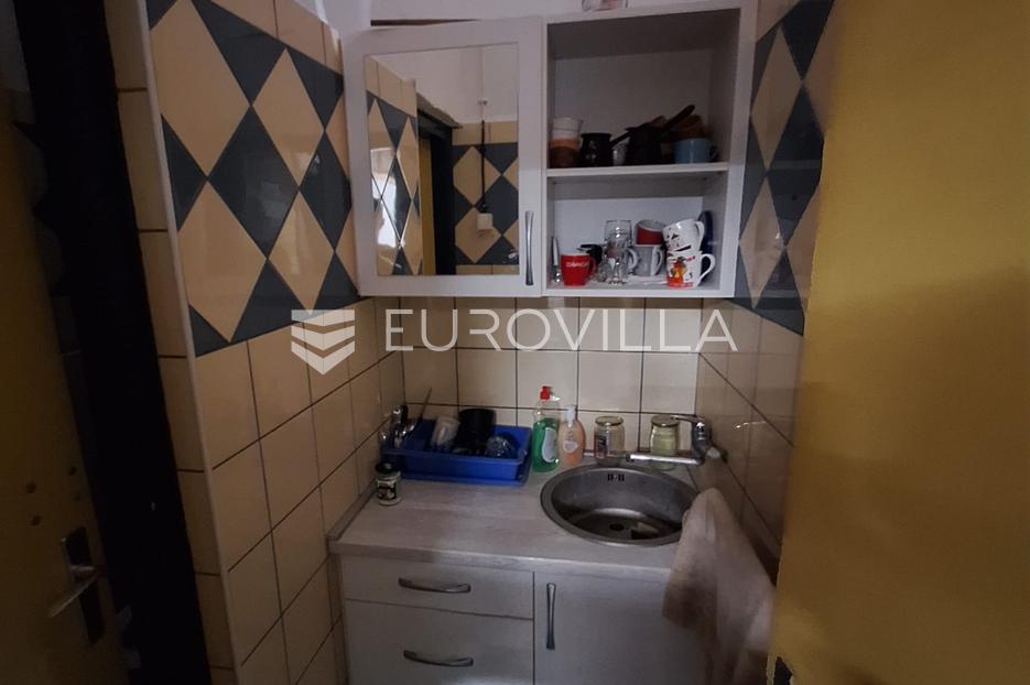 Poslovni prostor Na prodaju -  Karlovac