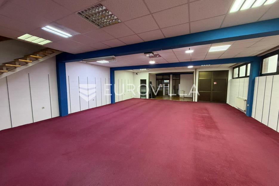 Komerčné Na predaj -  Đakovo
