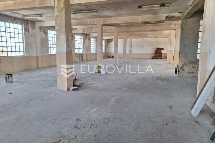 Poslovni prostori na predaj 3600 m² – Ilovac