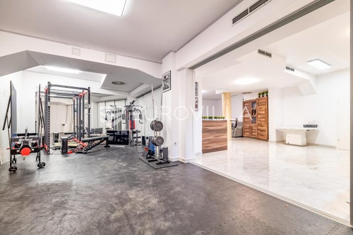 Commerciale in vendita 185 m² – Vukomerec