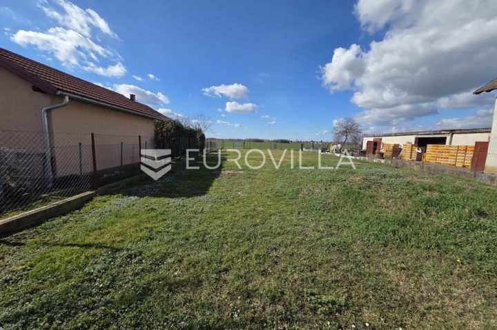 Terrain à vendre 647 m² – Bizovac
