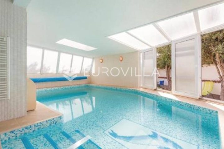 Maison à vendre 350 m² – Podstrana