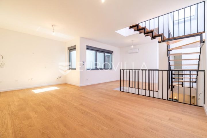 Stan na prodaju 130 m² – Donji Grad