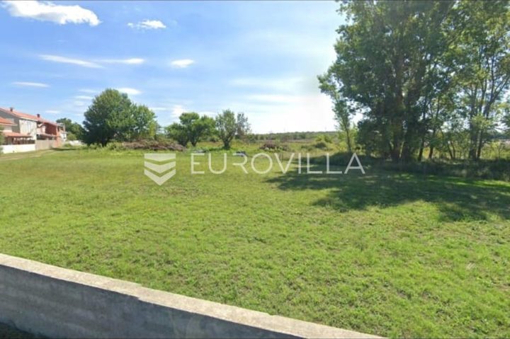 Land for sale 3813 m² – Nin