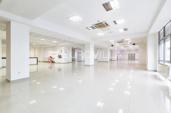 Business premises for sale 800 m² – Donja Dubrava