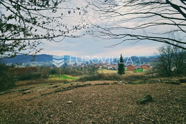 Land for sale 5600 m² – Duga Resa