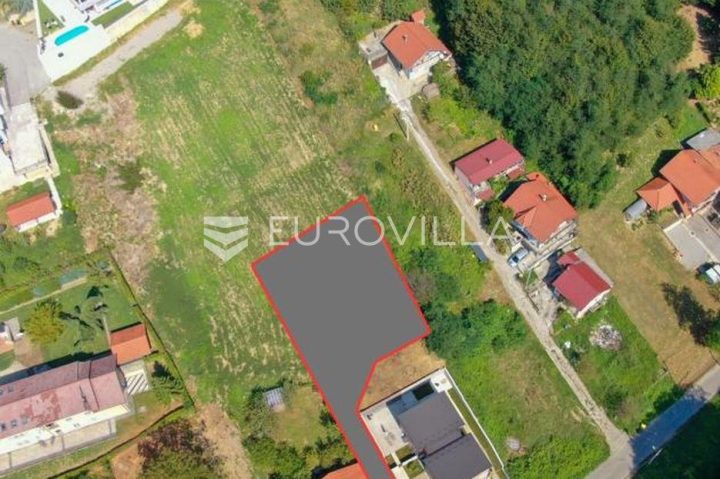 Zemljište na prodaju 718 m² – Oporovec