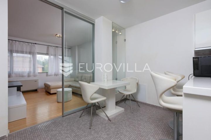 Stan na prodaju 60 m² – Centar