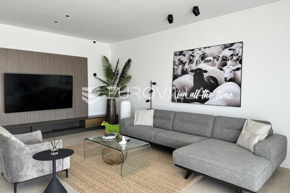 Haus Zu verkaufen -  Novalja