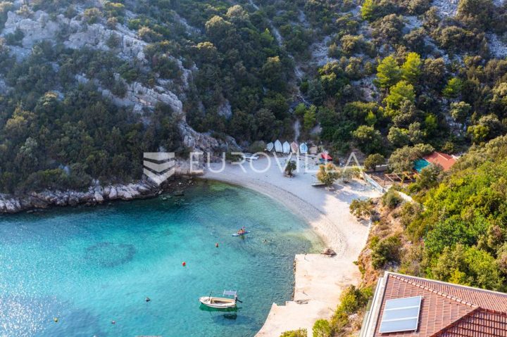 Land for sale 1060 m² – Vinišće